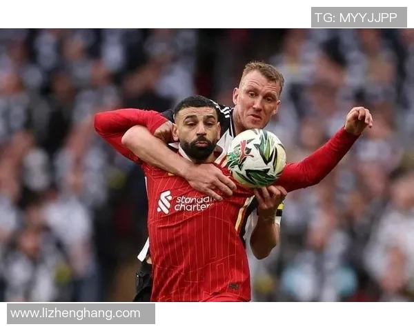 英超联赛悬念升温！曼联逆袭夺冠希望重燃，利物浦阿森纳争议纷呈